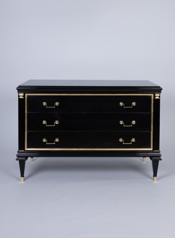 Cômoda Louis XVI com apliques