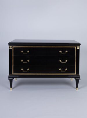 Cômoda Louis XVI com apliques